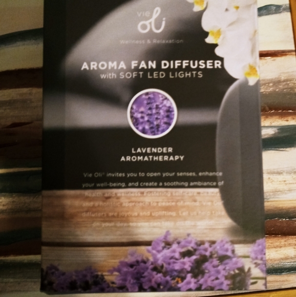 Essential oil diffuser w/ lights. Rose gold color - Picture 2 of 8